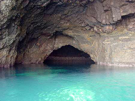 Underground Cave Filicudi_isola_grotta_cave_bue_marino